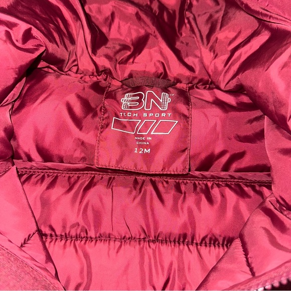 Kids Burgundy Puffer Jacket marks on cuffs see pics please - Picture 4 of 4